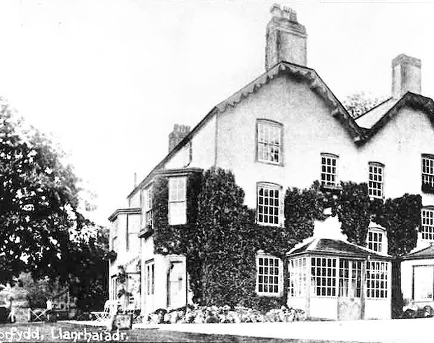 image of 18th century country house